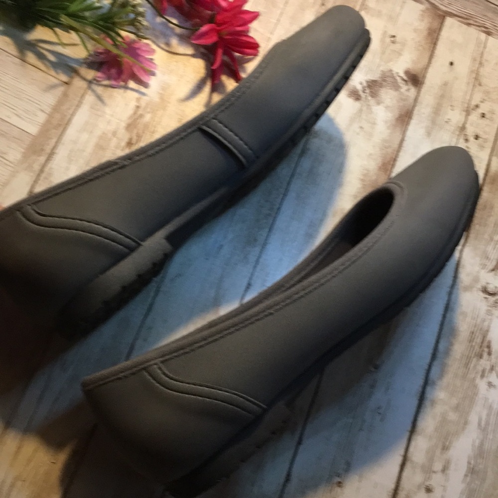 Crocs women’s flats size 8 grey